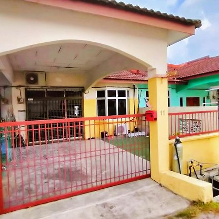 Homestay Melewar باريت راجا المظهر الخارجي الصورة