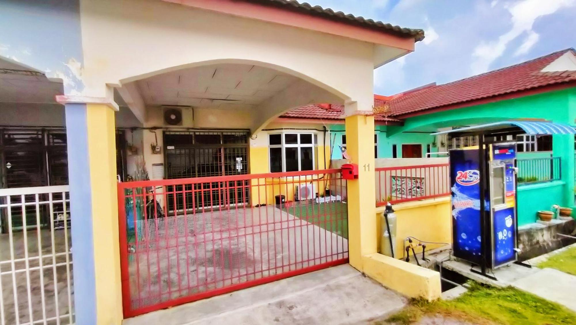 Homestay Melewar باريت راجا المظهر الخارجي الصورة